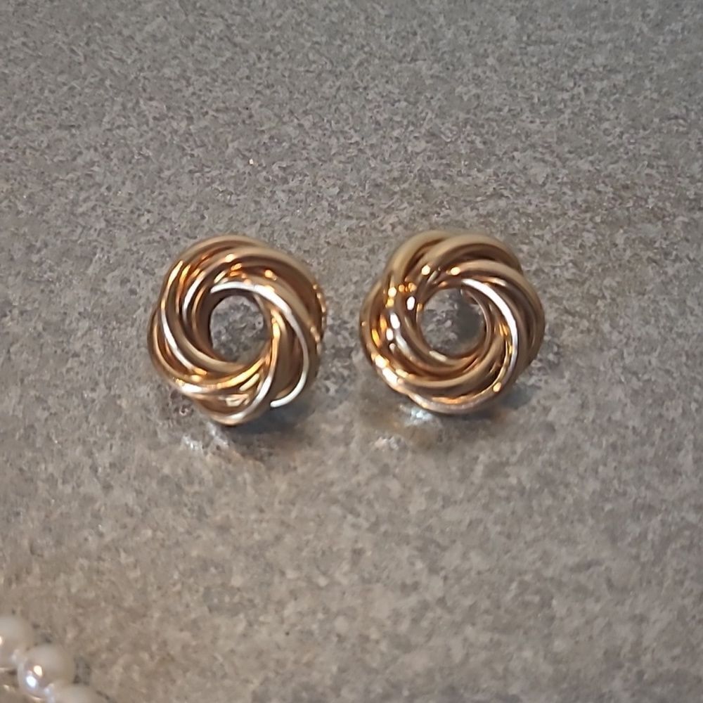 💥3/$12💥 Twisted Gold Circle Earrings in Gold Alloy